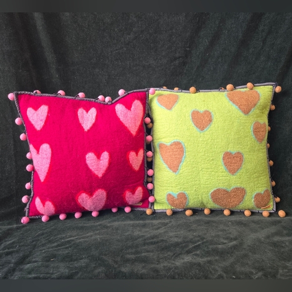 En Gry & Sif Heart Patterned Pink and Green Throw Pillows - Picture 1 of 7